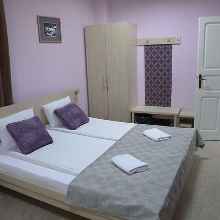 Guest House Golden Coin Nis Bagian luar foto