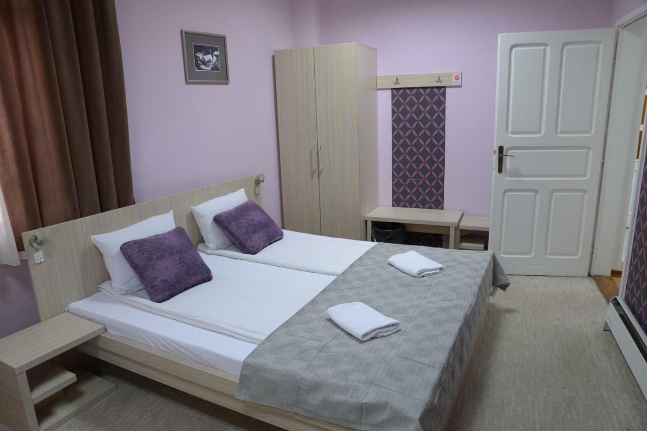 Guest House Golden Coin Nis Bagian luar foto