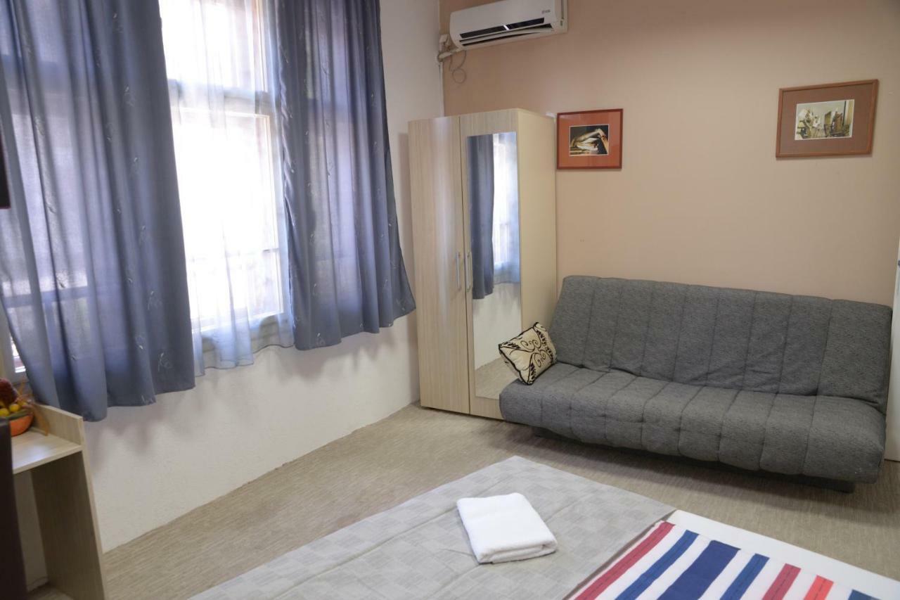 Guest House Golden Coin Nis Bagian luar foto