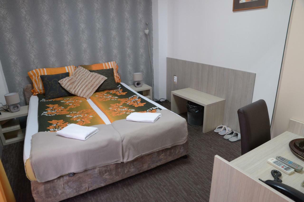 Guest House Golden Coin Nis Bagian luar foto