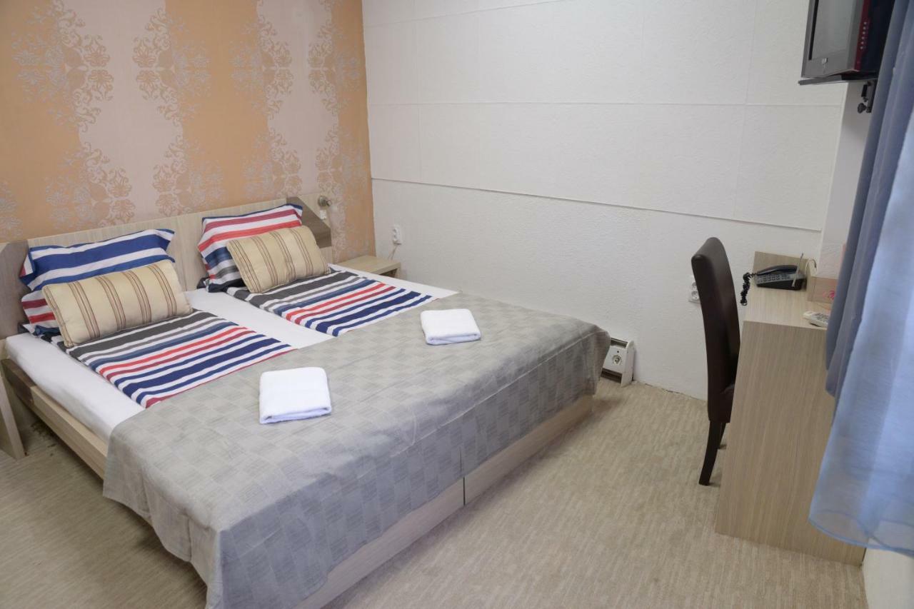 Guest House Golden Coin Nis Bagian luar foto