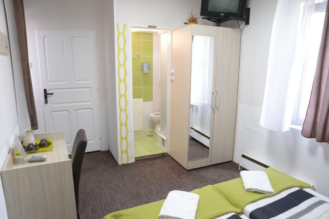 Guest House Golden Coin Nis Bagian luar foto