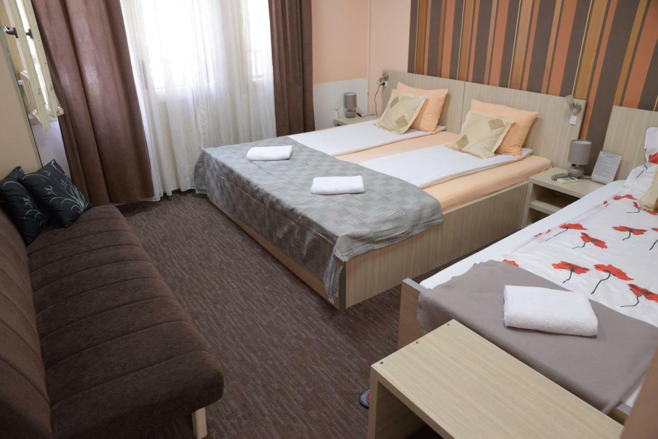 Guest House Golden Coin Nis Bagian luar foto