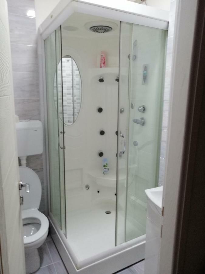 Guest House Golden Coin Nis Bagian luar foto