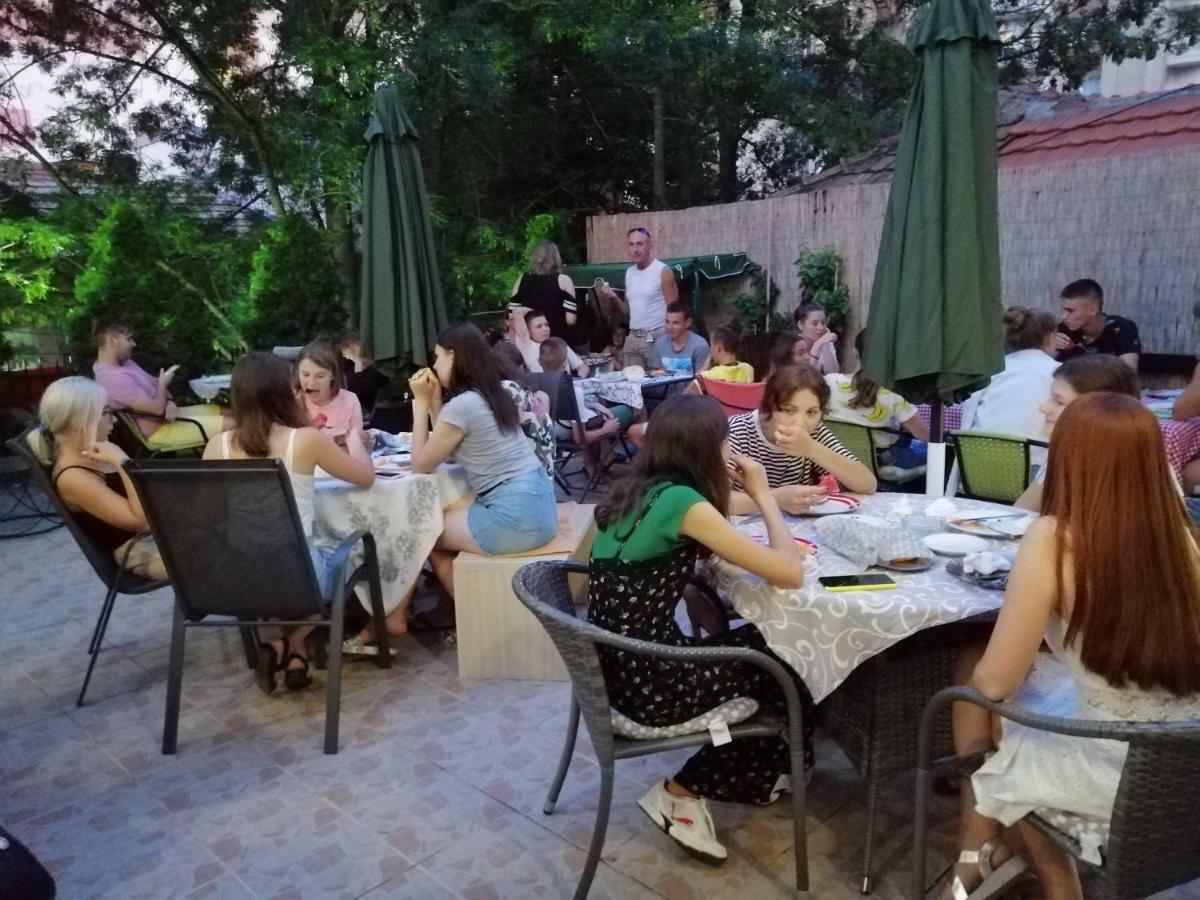 Guest House Golden Coin Nis Bagian luar foto
